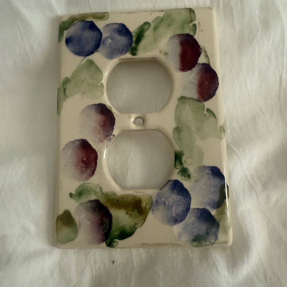 Grapevine Ceramic Outlet Cover